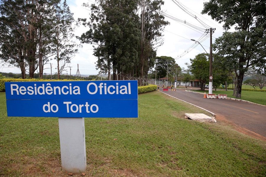 Placa da Residência Oficial do Torto na entrada da Granja do Torto